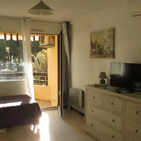 Studio Bormes-les-Mimosas, 1 pièce, 3 personnes - FR-1-610-65 Apartamento